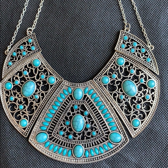 Jewelry - Necklace/color: blue/silver